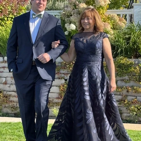 Elegant Navy Maxi Dress - Picture 3 of 8